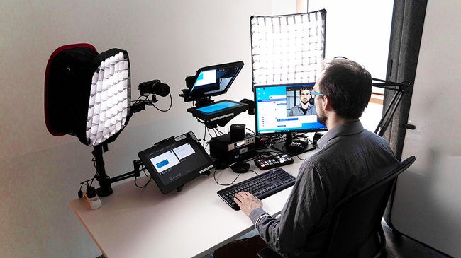 Lehrender im Teaching Studio Lehrender im Teaching Studio