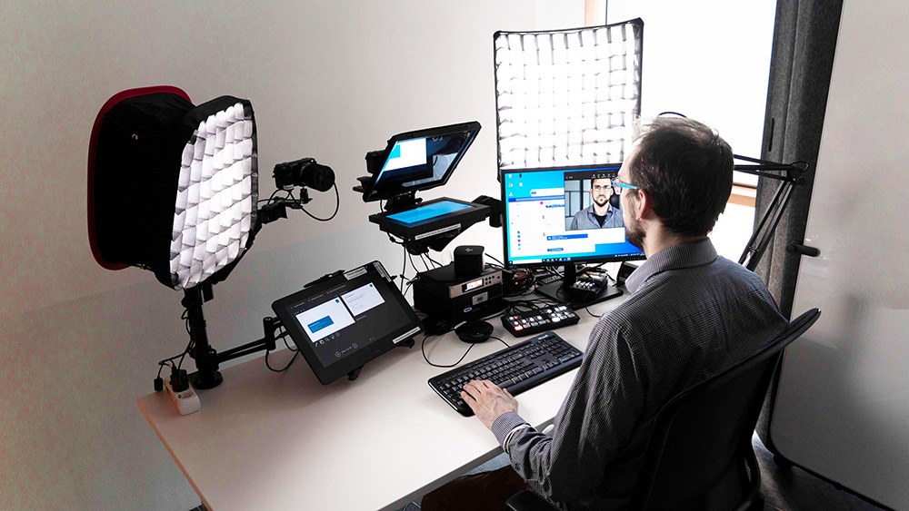 Lehrender im Teaching Studio