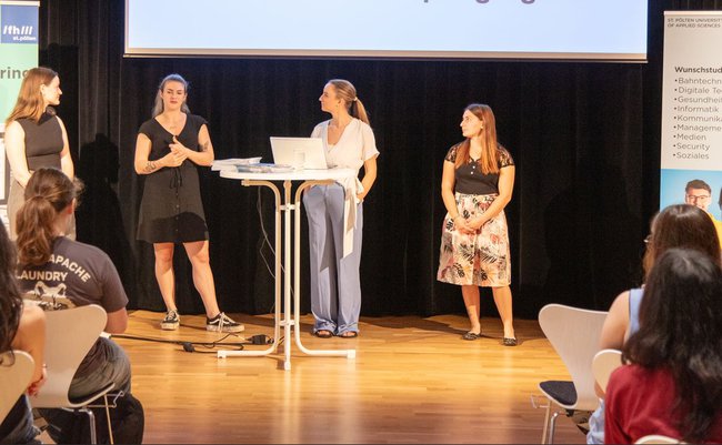 Schulbesuch.JPG Schulbesuch.JPG