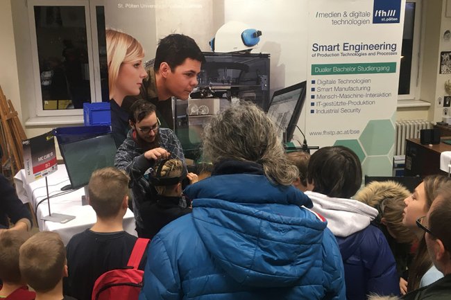 FH-Stand.jpg FH-Stand.jpg