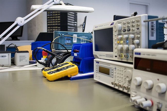 Elektronik-Labor-Grundausstattung_cChristoph-Braun.jpg Elektronik-Labor-Grundausstattung_cChristoph-Braun.jpg