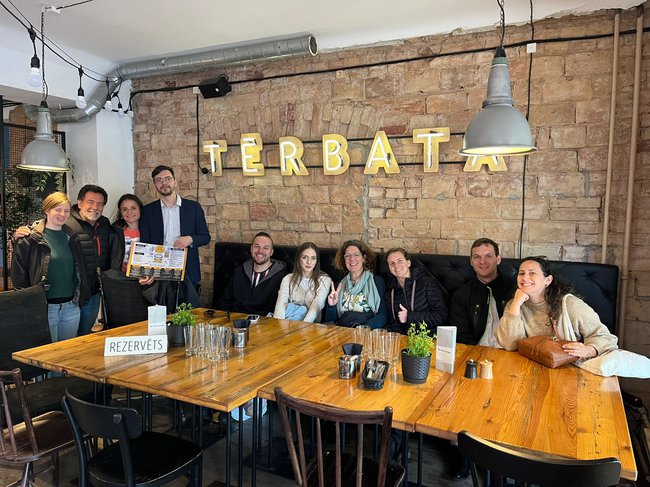 Eudres_Gruppenfoto_Restaurant.jpg Eudres_Gruppenfoto_Restaurant.jpg