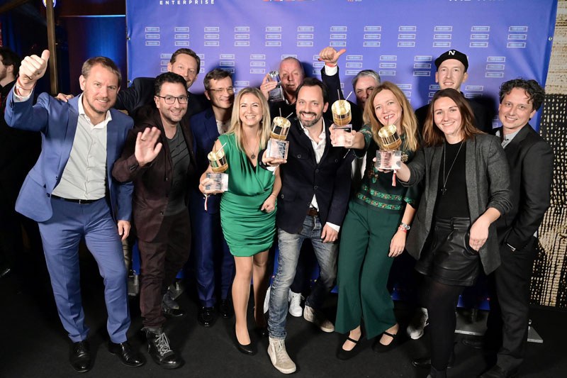 Katharia Merkle (1. Reihe, 3. von li.), Wavemaker | Copyright: Christian Jobst