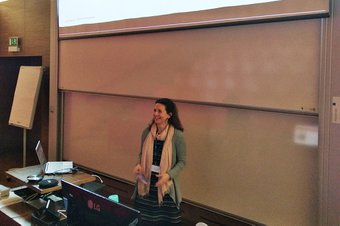 Martina Mader an der FH St. Pölten in der Lehrveranstaltung "Personalmanagement" (c) Doris Gerhartl webMartina Mader an der USTP – University of Applied Sciences St. Pölten (c) Doris Gerhartl.jpg