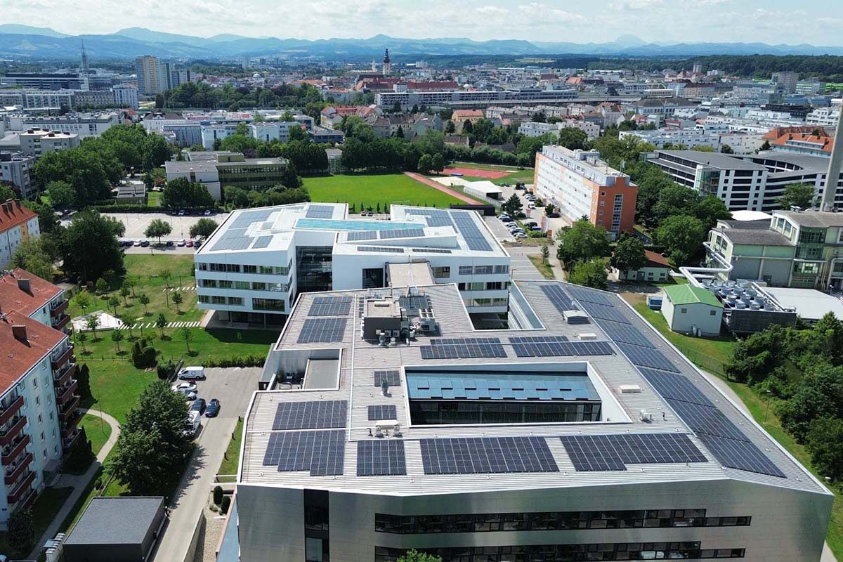 PV-Anlage USTP – University of Applied Sciences St. Pölten Dach PV-Anlage USTP – University of Applied Sciences St. Pölten Dach