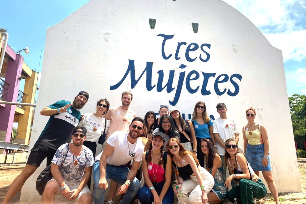 Gruppenfoto mit neuen Freund*innen