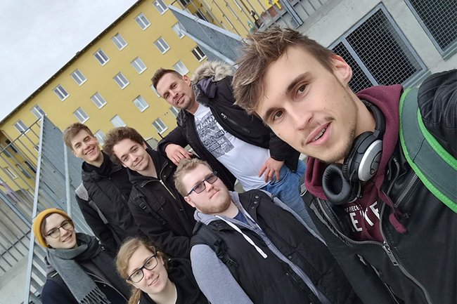 OneManCrew_Foto2.jpg OneManCrew_Foto2.jpg