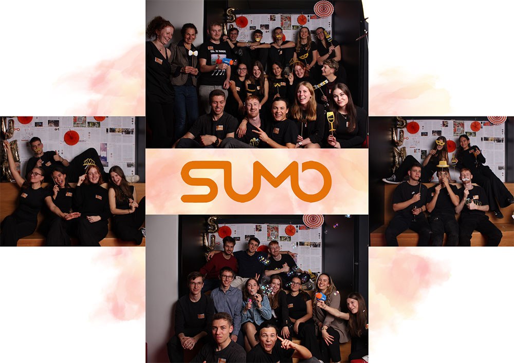 Collage von Fotos von Studierenden mit dem SUMO Magazin, aufgeklappt über ihrem Kopf