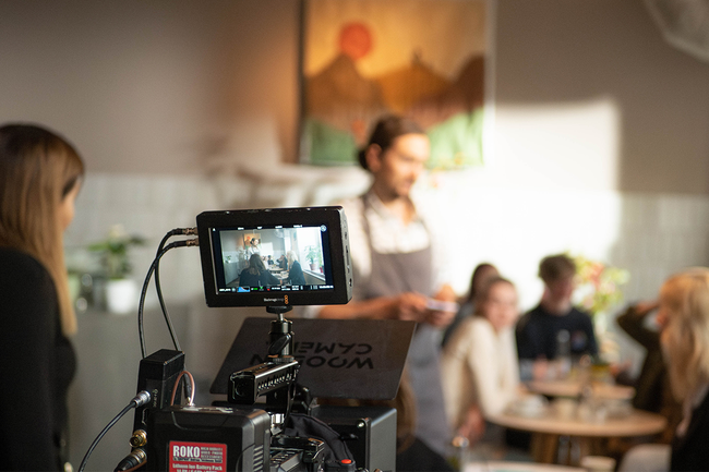 A-few-hundred-million_Drehtag-1_cMichelle-Heiduk.png A-few-hundred-million_Drehtag-1_cMichelle-Heiduk.png