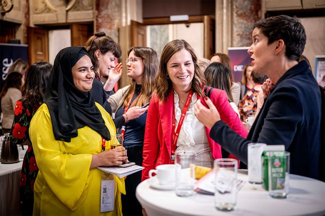 Joko24_Gespräche-abseits.jpg Joko24_Gespräche-abseits.jpg