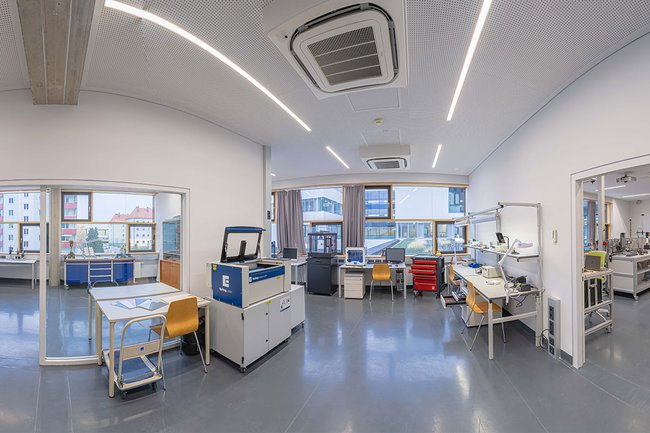 Labor_web_cBraun.jpg Labor_web_cBraun.jpg