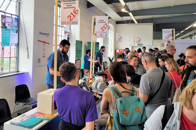 Maker-Faire-Vianna_großer-Andrang_cFlorian-Wachter.jpg Maker-Faire-Vianna_großer-Andrang_cFlorian-Wachter.jpg