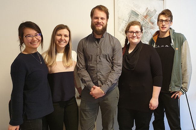 Ornithophobia-VR_Teamfoto_Selbstauslöser-Huang-Chen.jpg Ornithophobia-VR_Teamfoto_Selbstauslöser-Huang-Chen.jpg