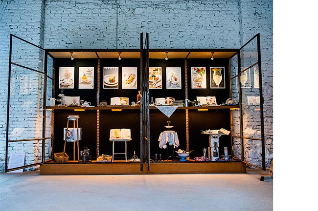 Spoerri-Vitrine-offen_rechts-weißer-Rand_cRitaNewman.jpg Spoerri-Vitrine-offen_rechts-weißer-Rand_cRitaNewman.jpg