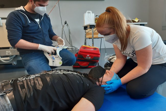 Studierende bei der Abschlussprüfung