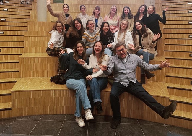 Studierende mit Johann Grassl