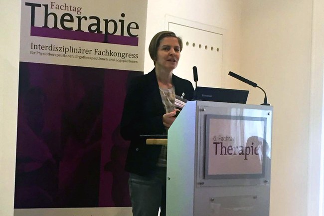 Studiengangsleiterin Kerstin Lampel während ihres Vortrags