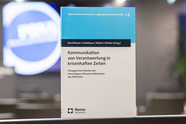 Gleich fünf Absolvent*innen des Departments Digital Business & Innovation durften sich über eine Veröffentlichung ihrer Masterarbeiten freuen.