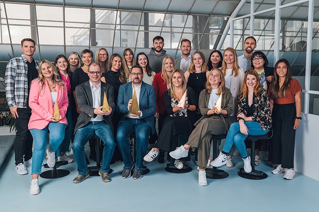 Agentur Mediaplus mit allen Alumni aus St. Pölten webMediaplus(c)Niklas_Schnaubelt.jpg