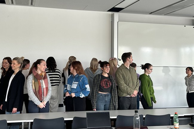 Studierende beim Selbstversuch des agilen Arbeitens im Bachelor Marketing & Kommunikation