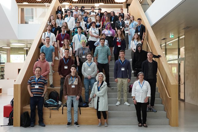 Gruppenfoto auf der Treppe