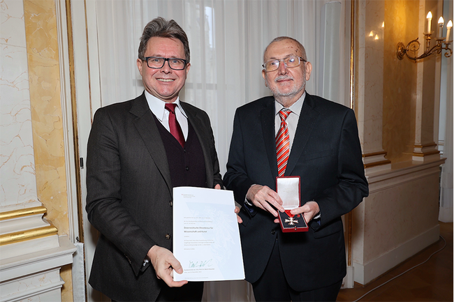 Österreichisches Ehrenkreuz für Erich Neuwirth