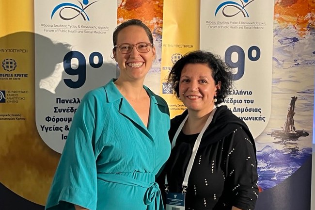 Anita Kidritsch und Evanthia Sakellari bei der VFWG-Preisverleihung des International Journal of Health Professionals