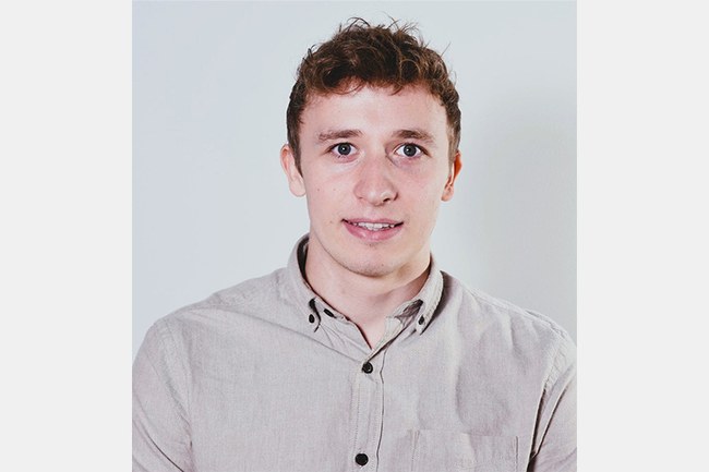 Nikolas Kiener schloss das Masterstudium Digital Business Communications ab. Heute ist er als Investor Relations Manager tätig.