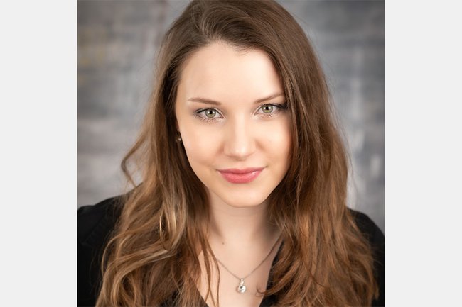 Celine Spitzer schloss das Masterstudium Digital Business Communications ab. Heute ist sie an der Wiener Börse tätig.