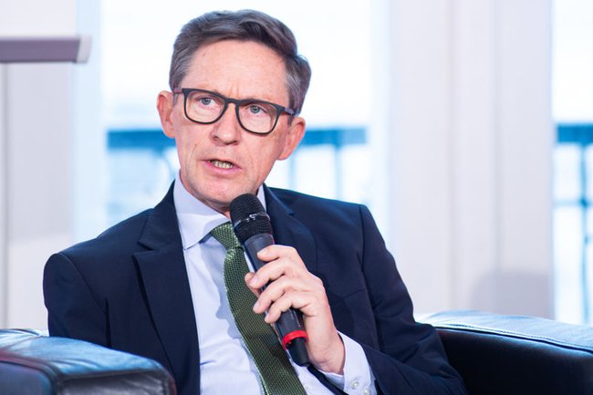 Otfried Knoll bei der Präsentation zum Bericht