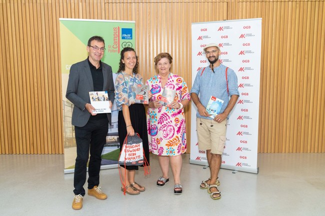 FH-Geschäftsführer Johann Haag, und AKNÖ-Vizepräsidentin Gerda Schilcher mit den Studierenden Elena Freisleben und Gerhard Schalk aus dem Bachelor-Studiengang Soziale Arbeit.