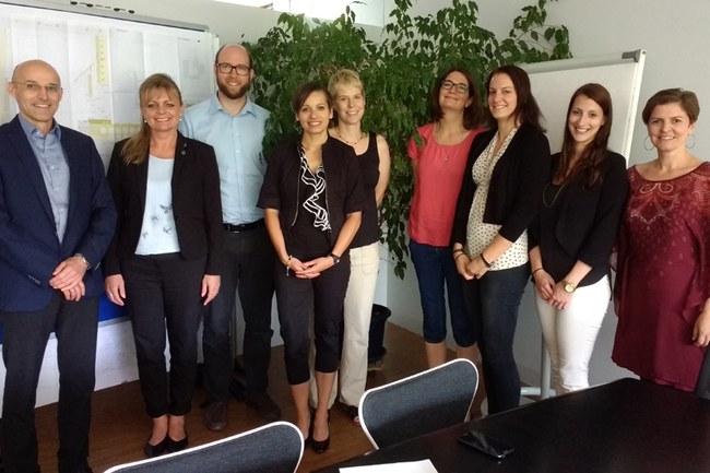 Vertreterinnen der Sportuniversität Budapest mit Jürgen Pripfl (Leiter Department Gesundheit), Jakob Doppler (Studiengangsleiter Digital Healthcare), Katalin Szondy (Programmentwicklung und Innovation), Barbara Wondrasch, Barbara Kohlmaier (Internationale Koordinatorinnen) und Kerstin Lampel (Studiengangsleiterin Physiotherapie)
