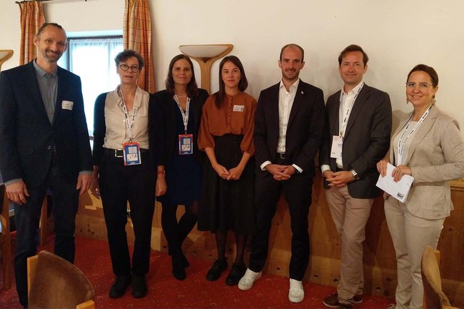 Demokratie mit neuen Technologien vermittelt