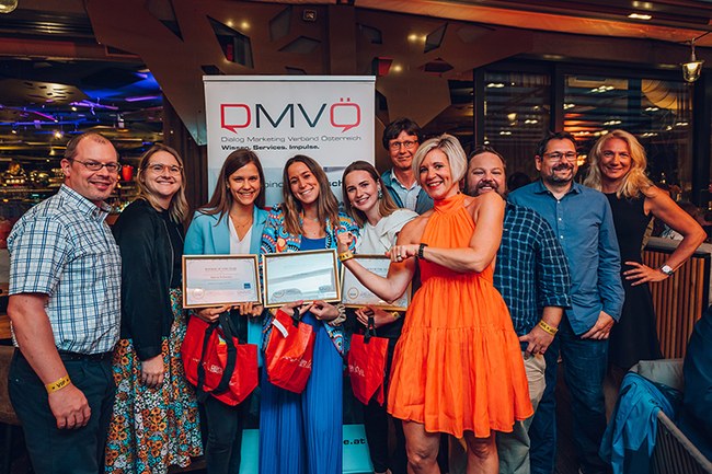 Harald Wimmer (FH St. Pölten), Ruth-Emily Eckrieder (Ikea Osterreich), Maria Schwarz, Sofia Buzzi, Agnes Haferl, Harald Rametsteiner (FH St. Pölten), Alexandra Vetrovsky Brychta (DMVO-Präsidentin), Timo Schmid (Ikea Osterreich), Helmut Kammerzelt (FH St.  Pölten) und Sabine Gwiss (Leiterin der Geschäftsstelle DMVÖ) (v.l.)