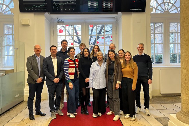 Der Start in den März läutete für die Studierenden das Masterstudiums Digital Management & Sustainability ein neues Projekt ein: Gemeinsam mit der Wiener Börse widmen sie sich dem Thema Digitale Transformation unter dem Einsatz Künstlicher Intelligenz.