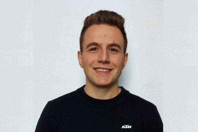 Sebastian Schöchl, Digital Marketing Specialist DACH, bei KTM war zum Briefing der Studierenden an der FH St. Pölten