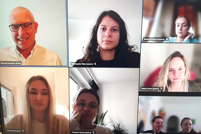 Studierende des Master Studiengangs Digital Marketing & Kommunikation beim Gastvortrag des Markenexperten Michael Brandtner