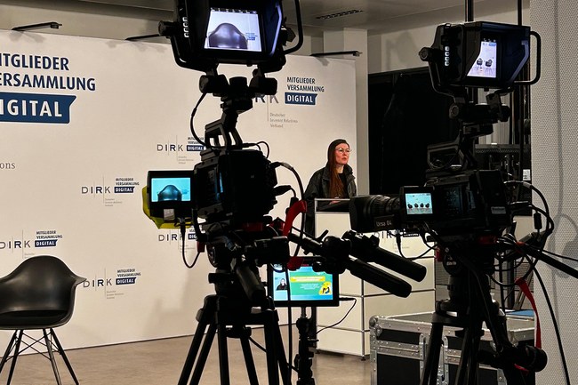 Monika Kovarova-Simecek präsentierte die zentralen Ergebnisse der Studie „Sustainable Advisory Boards“ bei der DIRK-Mitgliederversammlung in Frankfurt am Main.