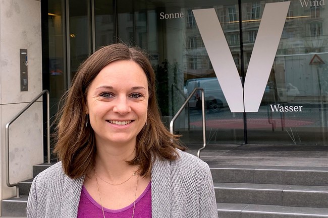 Lisa Hladky ist Deputy Group Sustainability Officer der Verbund AG. Im Interview spricht sie über die Herausforderungen und die Zukunft von Nachhaltigkeitsthemen in kritischen Infrastrukturbereichen.