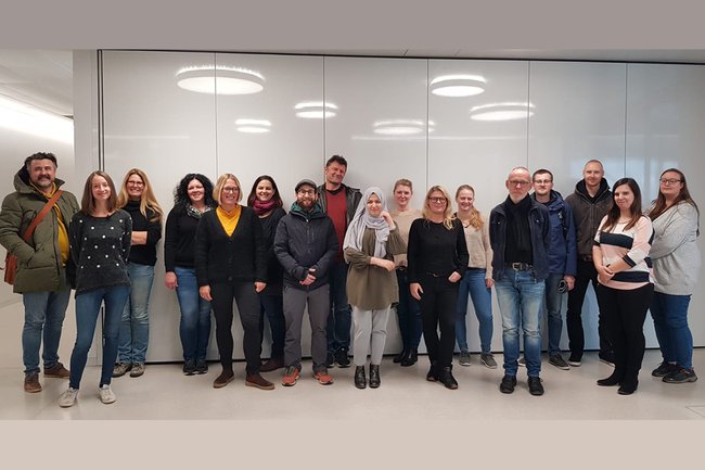 Teilnehmer*innen des Zertifikatslehrgangs Familienrat