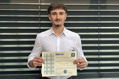 Felix Hüttenbrenner als WiWi-Talent ausgezeichnet