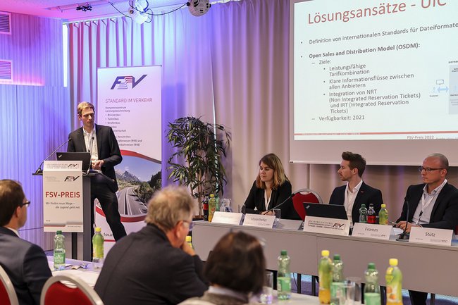 Präsentation Thomas Stütz bei der FSV-Preisverleihung Vortrag Stütz FSV (c) FSV - Österreichische Forschungsgesellschaft Straße - Schiene - Verkehr APA-Fotoservice Reither.jpg