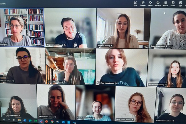 Studierende des Master Studiengangs Digital Marketing & Kommunikation bei einem Gastvortrag der Semiotikerin Charlotte Hager