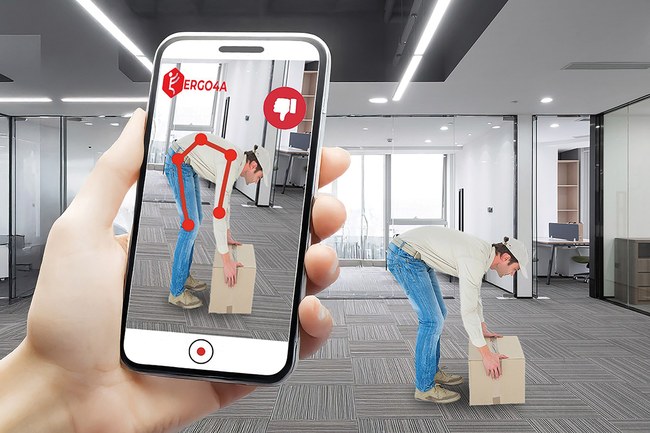 Ergo4All App wird von einer Person getestet