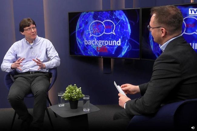 Harald Rametsteiner im Backgroundtalk auf TV1 Oberösterreich