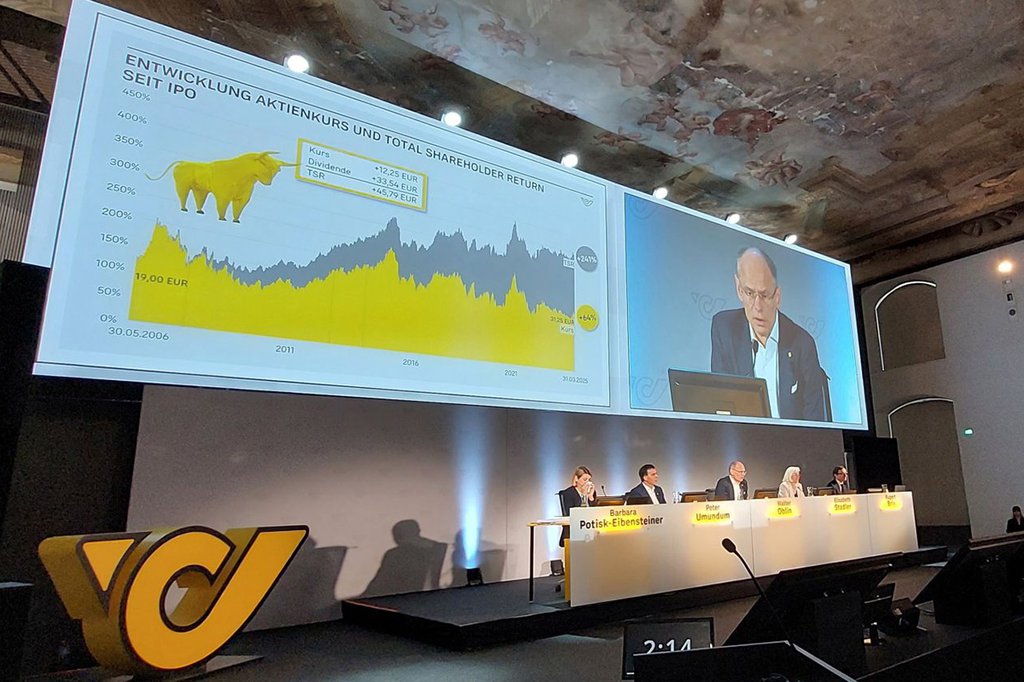 Einblicke in Unternehmenspraxis: Studierende von Digital Business Communications bei der Hauptversammlung der Österreichischen Post AG