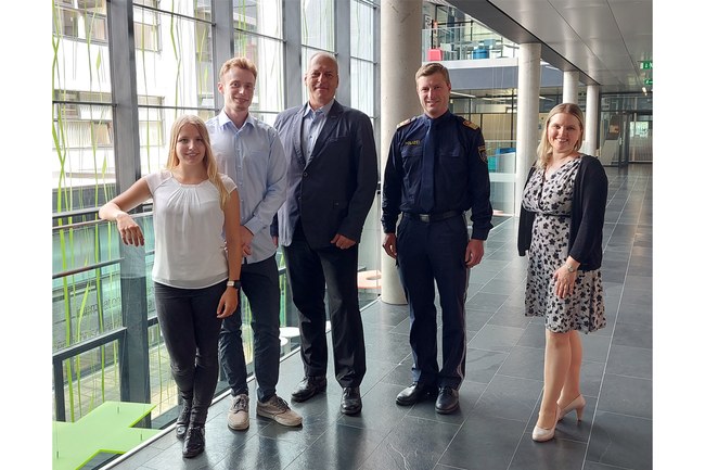 Sarah Schwarzinger, Patrick Seidl (Studierende Master Digital Marketing & Kommunikation), GrpInsp. Raimund Schwaigerlehner, Oberstleutnant Michael Prinz, BA (Landespolizeidirektion NÖ), Mag. Carina Wagner-Havlicek (Dozentin, FH St. Pölten)
