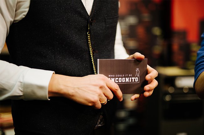 Studierende setzen Studioproduktion "Incognito" um