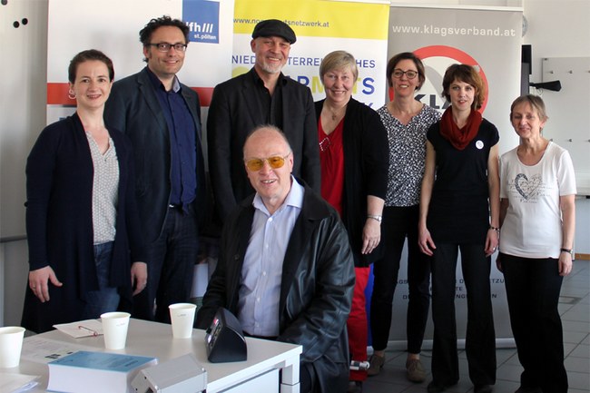 Stehend: Angelika Kartusch, Volker Frey, Erich Fenninger, Christine Rosenbach, Daniela Almer, Barbara Bühler, Monika Vyslouzil; sitzend: Gerhard Fechter