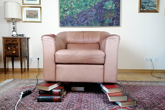 Großmutters Fauteuil als Drehort von Lernvideos